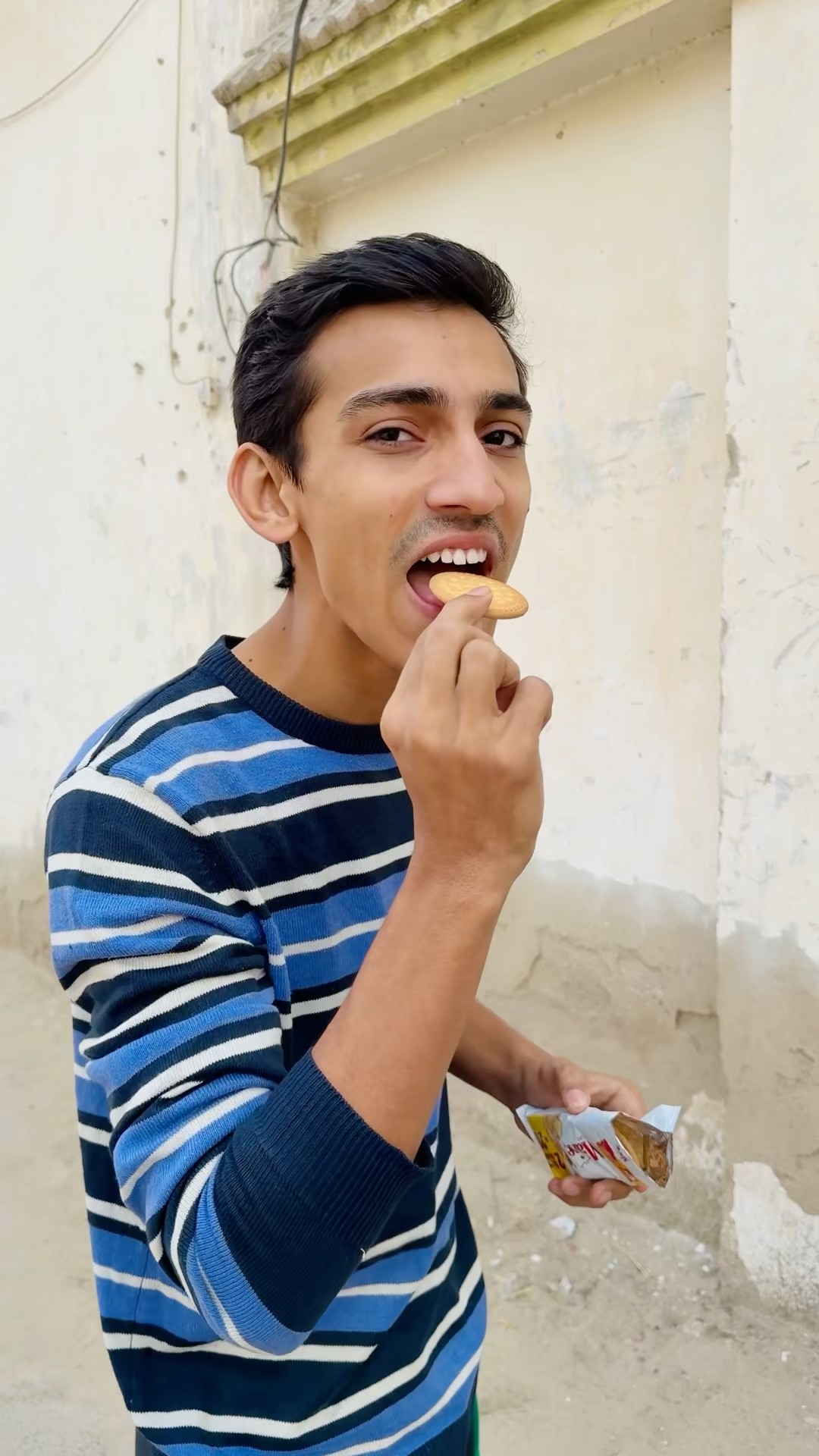 Biskot ? Feeding To Monkey ?|