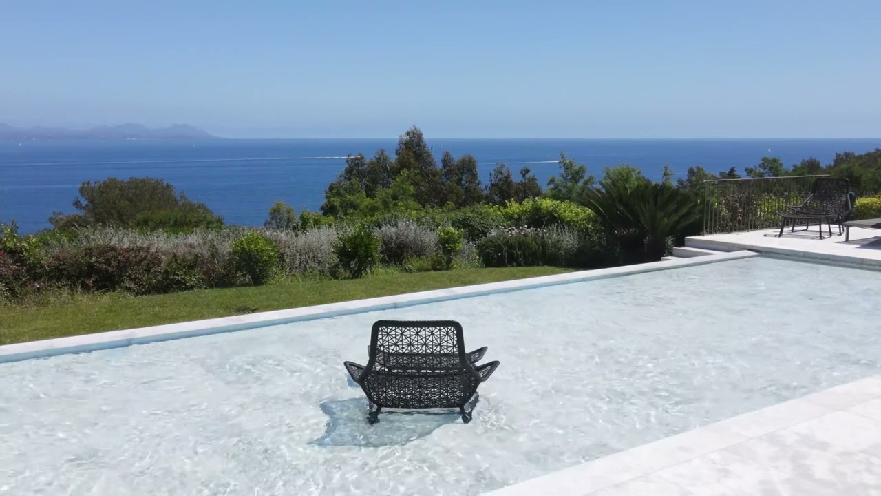 Découvrez la piscine avec fond mobile intégré par Aqualift