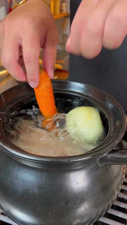 THE SECRET INGREDIENT CHINESE STOCK #SHORTS #CHICKENSTOCK #COOKING