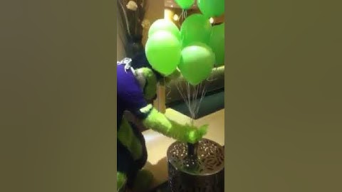 Skrat stealing ballons