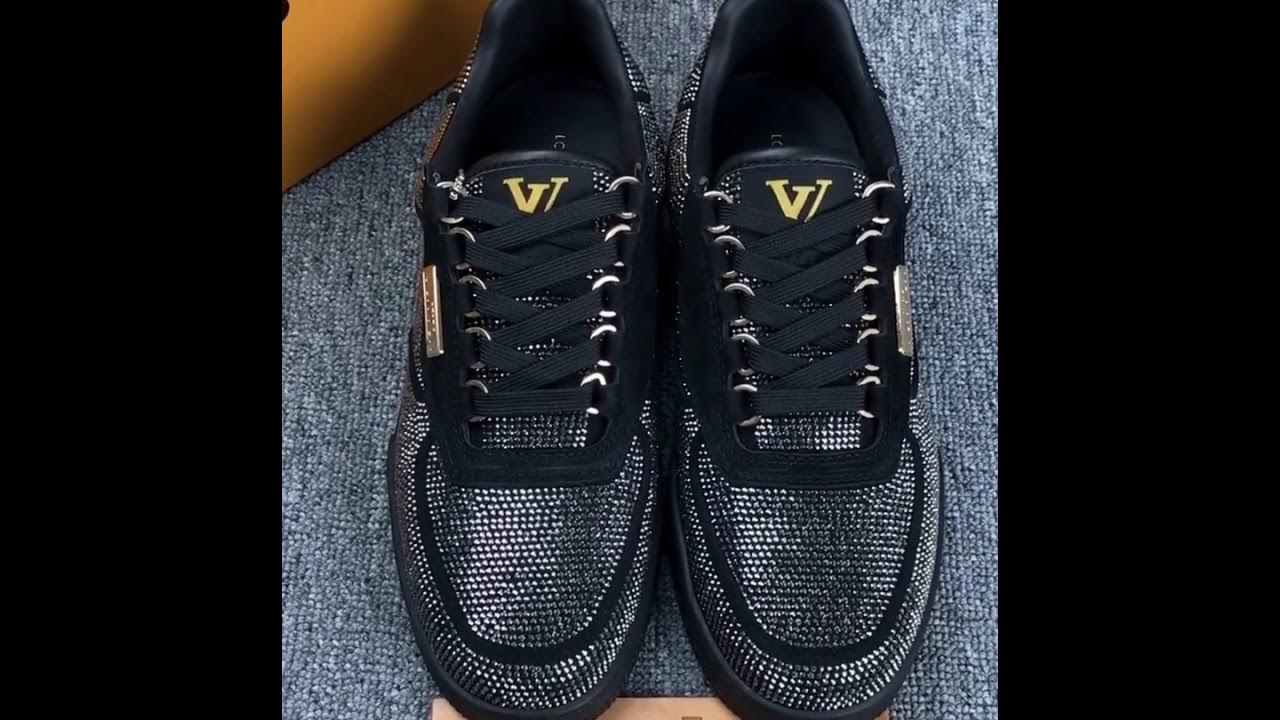 Louis Vuitton Men's lv Trainer sneakers Nameplate Diamonds 1A5HSC 
