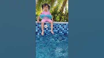 LNS - Người mẹ ích kỷ và đứa con tội nghiệp ở hồ bơi || Poor daughter at the pool #shorts