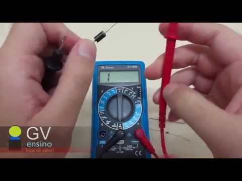 Vídeo: Como você testa um diodo usando um multímetro?