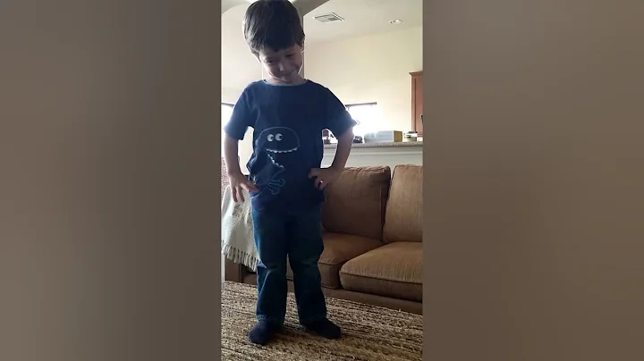 Cute 3 year old dancing Elvis Crespo suavemente