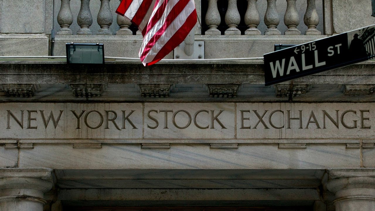 Wells Fargo Says Buy Cyclicals, Avoid Healthcare Stocks in 2014
