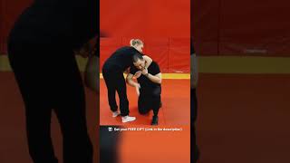 How to defend yourself against a guillotine choke in street fighting (Self defense) #Shorts