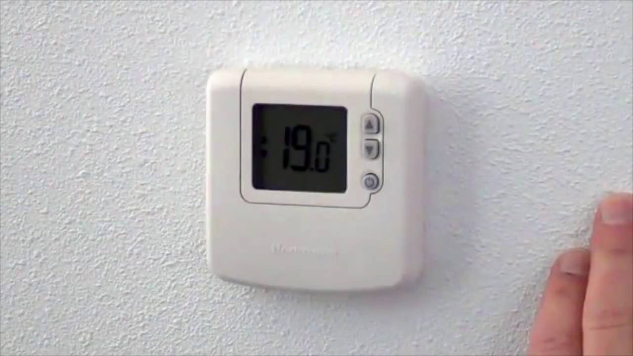Aandringen Margaret Mitchell levering DT90 en DTS92 kamerthermostaat bedienen | Honeywell Home - YouTube