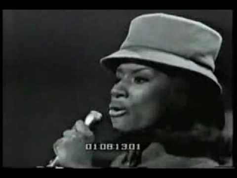 KAREN YOUNG & THE KNEE CAPS - ME AND MY MINI SKIRT (FRENCH TV 1966