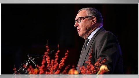 ✫Los Angeles Times, Searching for Stability, Names Norman Pearlstine Top Editor