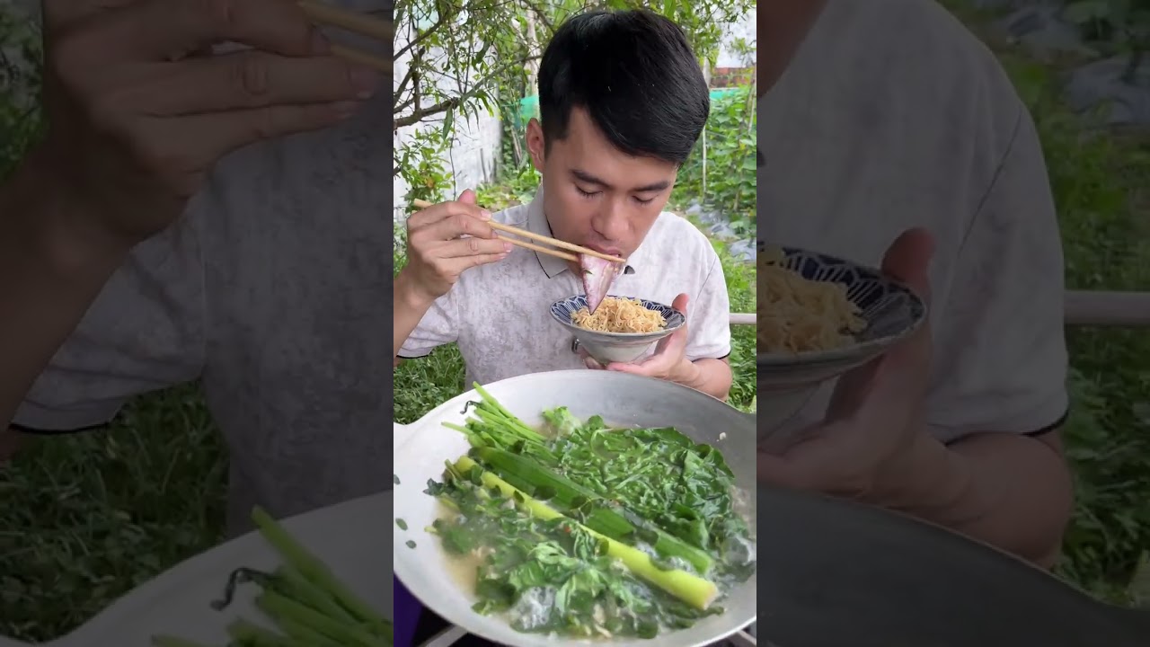 Ăn mì gói với rau lộn xộn nhà trồng ngon không tả nổi
