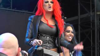 Butcher Babies - Igniter &amp; The Mirror Never Lies (Live @ Graspop 2015)