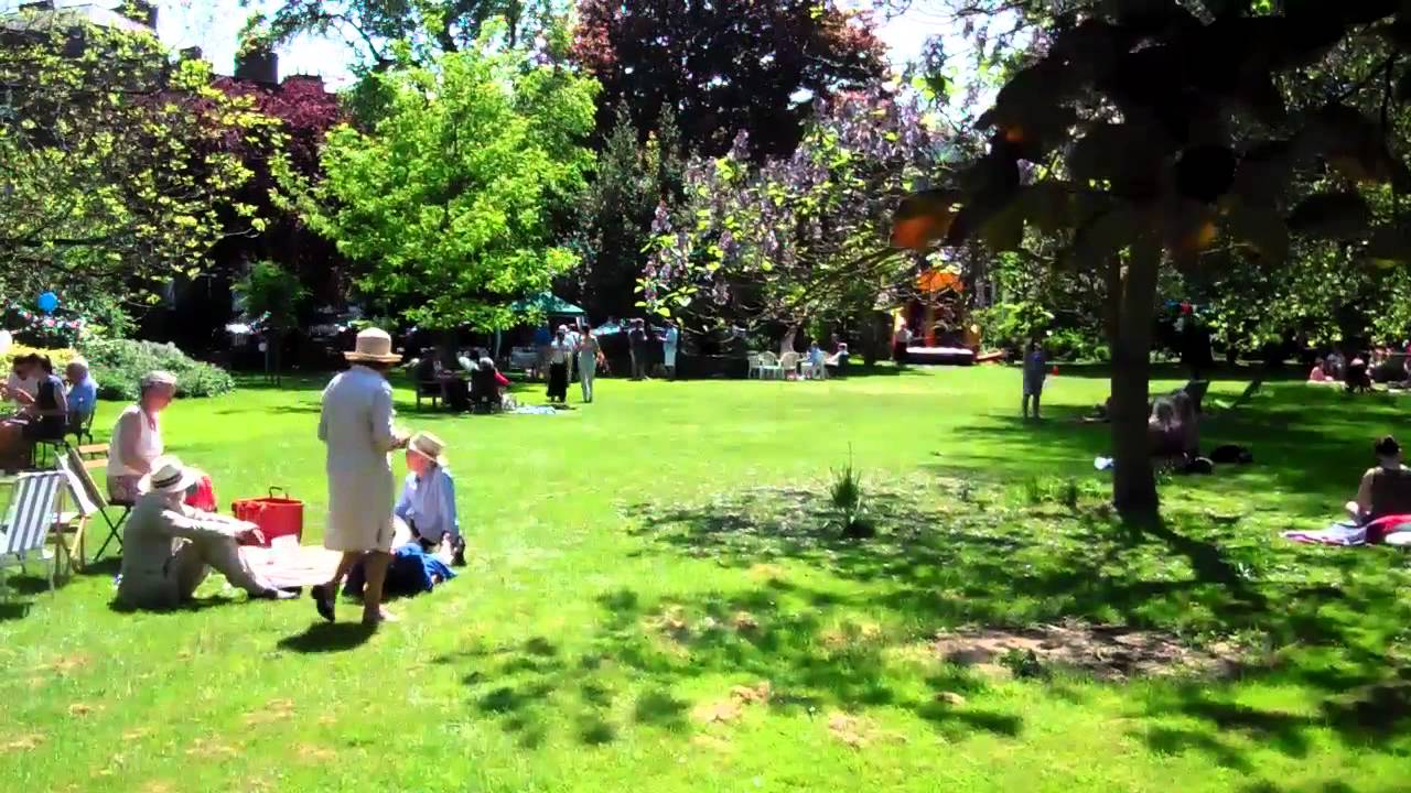 Diamond Jubilee Party/Picnic - in Gloucester Circus, Royal Greenwich.
