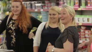 Russische Musik: Kalinka-Flashmob im Supermarkt