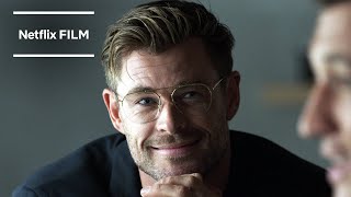 2 Minutes of Chris Hemsworth Being an Evil Genius | Spiderhead | Netflix Resimi