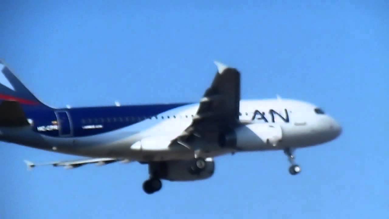 Aterrizaje LAN Ecuador Airbus A319 HC-CPR en SCL Rwy 17L
