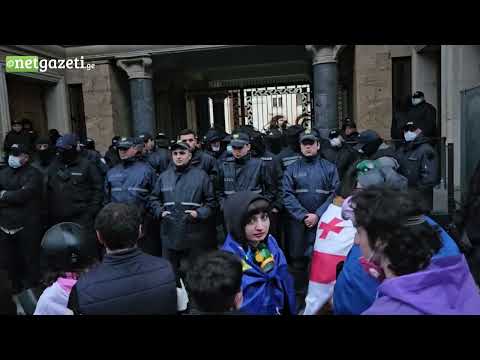 დილის 6:30 საათი - ვითარება პარლამენტთან