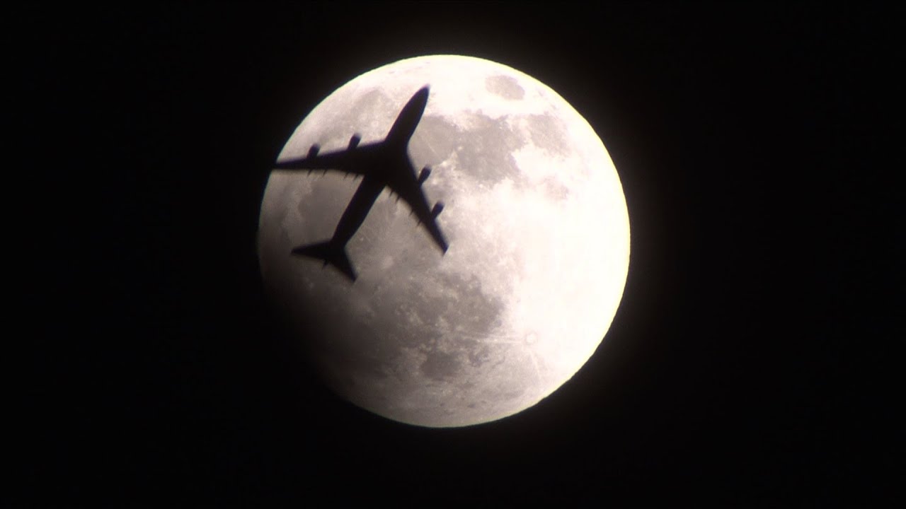 月食と飛行機lunar Eclipse And Airplane Youtube