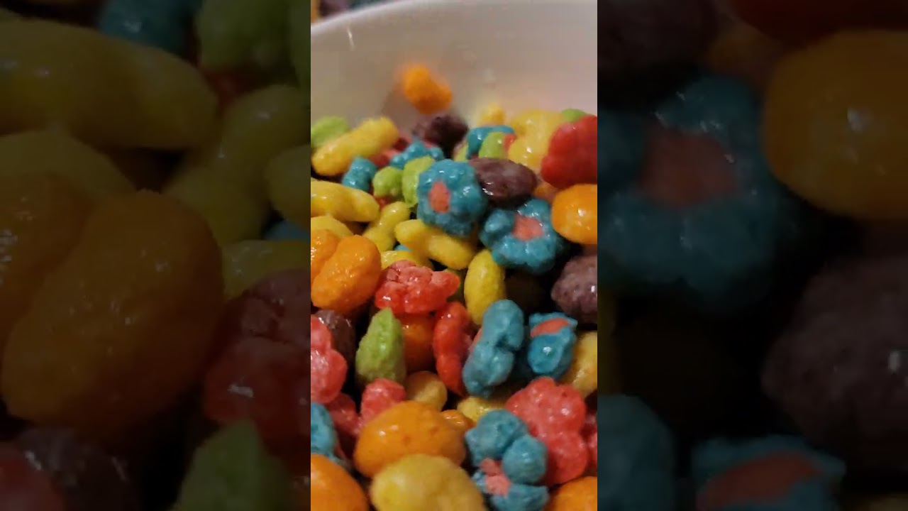 SPOONFUL MIX GIANT SIZE TRIX CORN 🌽 PUFFS CEREAL #shorts #asmrcereal #frui...