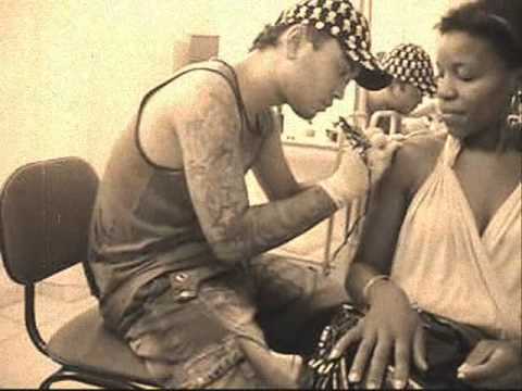 Vídeo: Como Fazer Uma Tatuagem 