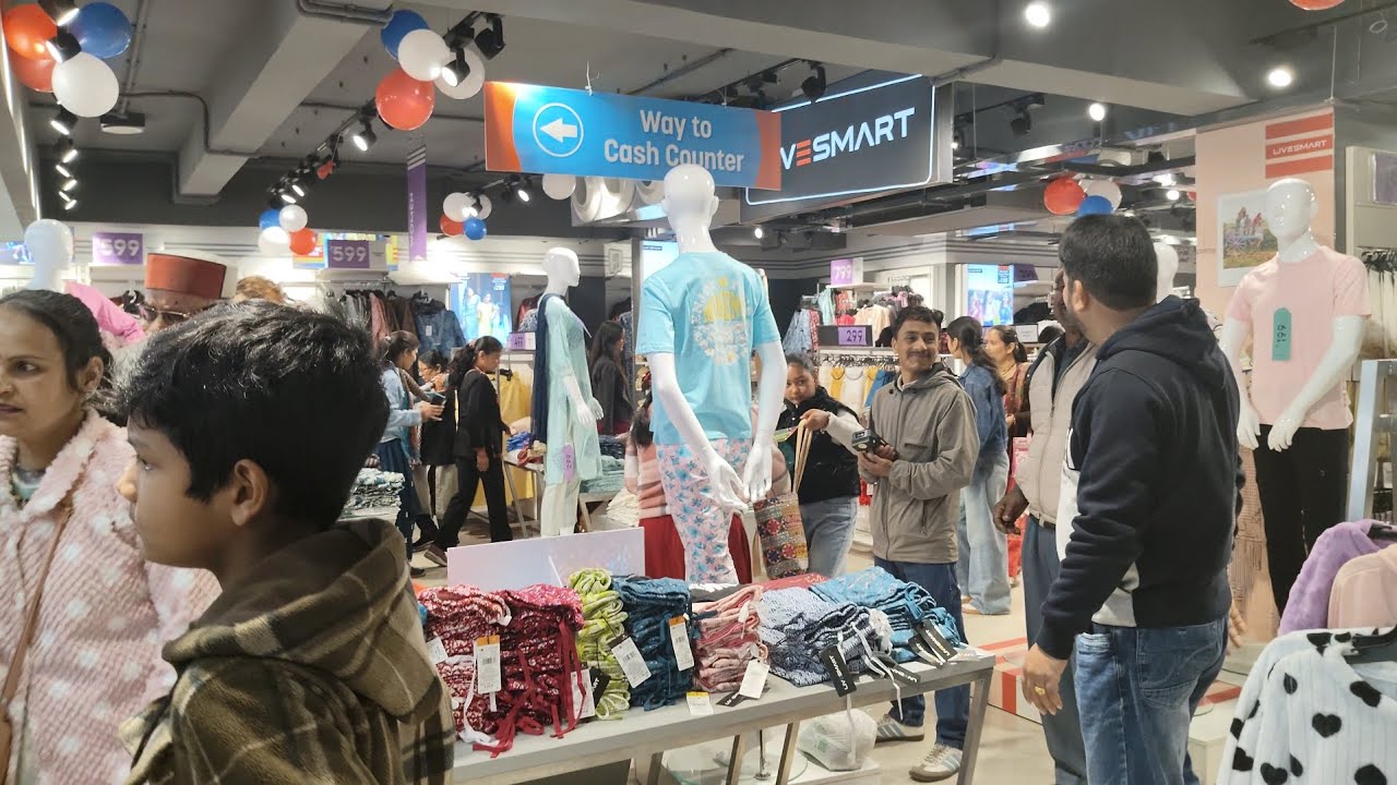 😱🏬आज पिथौरागढ़ में मोल की हुई grand🏬 opning😱 रोड में लगा ट्रैफिक🚦 वीडियो को पूरा देखे शेयर करे।