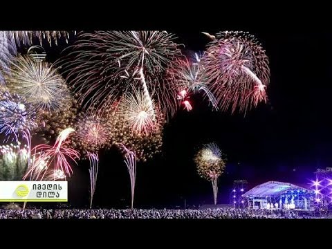 ახალ წელთან შეხვედრის განსაკუთრებული ტრადიციები და ადათ წესები მსოფლიოს ქალაქებში