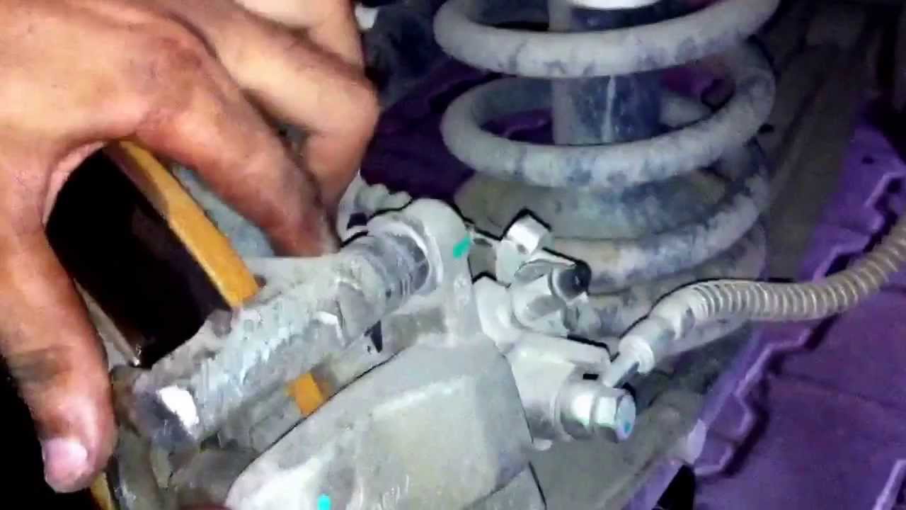 Xuv 500 Rear Wheel Disc Brake Calliper assembly cleaning YouTube