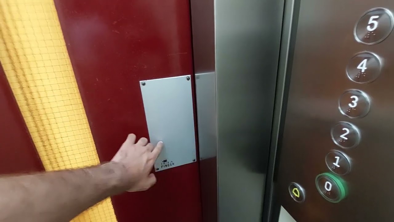 Modern Orona lift in a 5 story in Tarragona