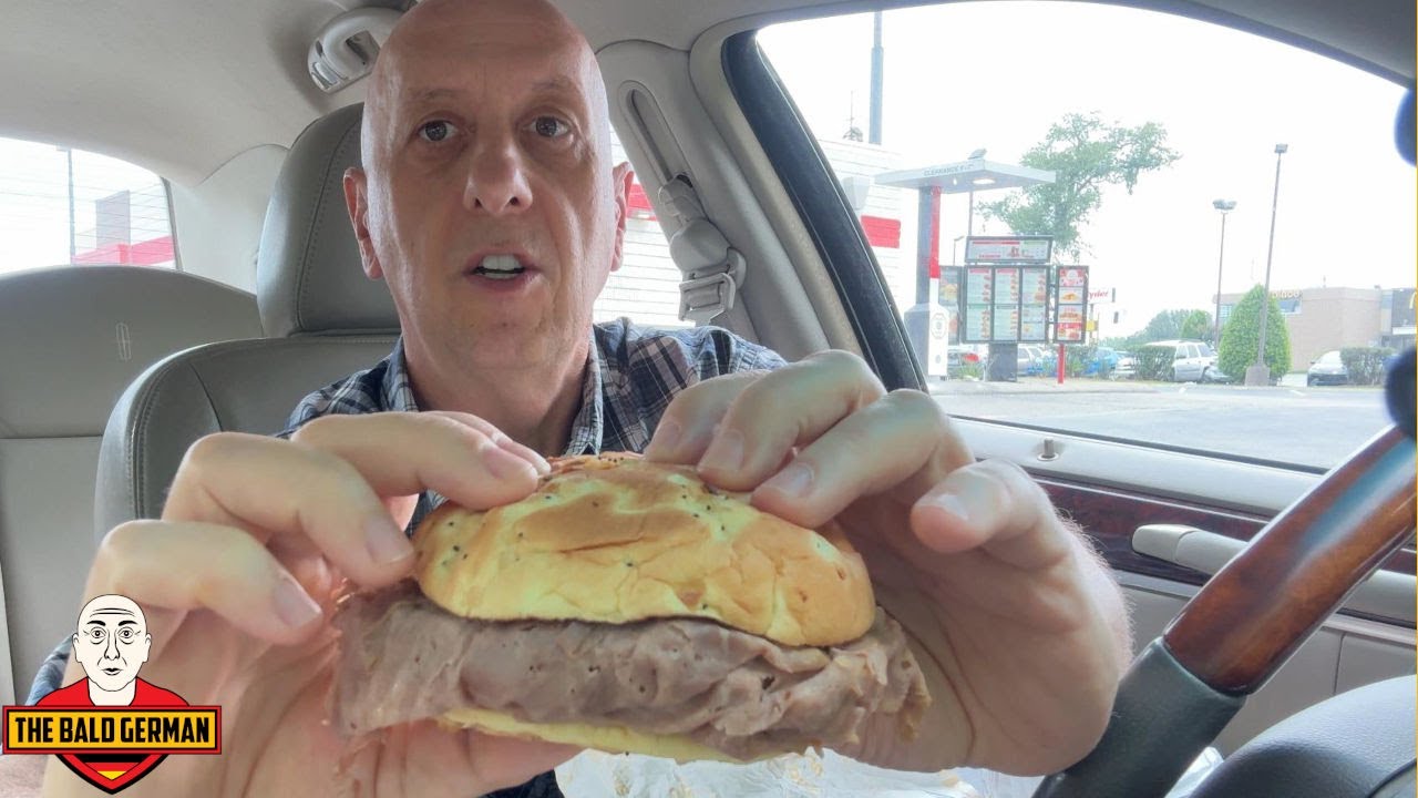 Немец пробует уникальный сэндвич с ростбифом и солониной от Arby's