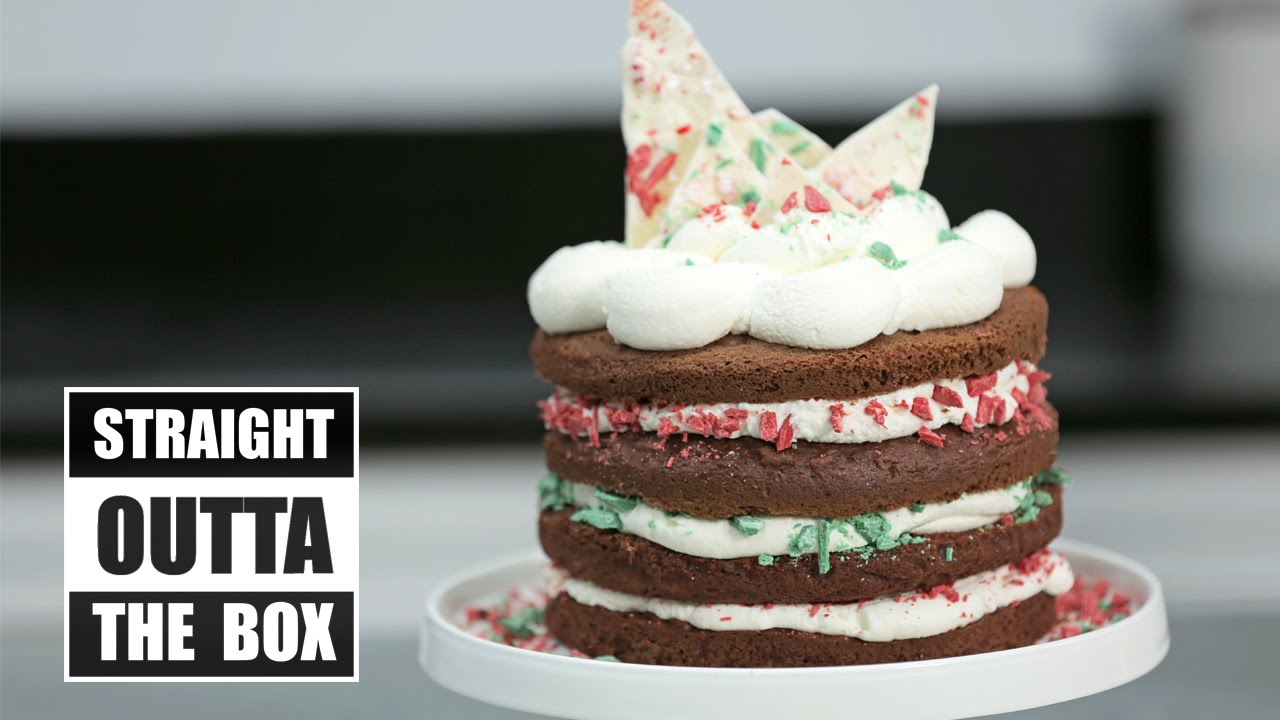 How to Make a SuperEasy Christmas Cake Straight Outta the Box