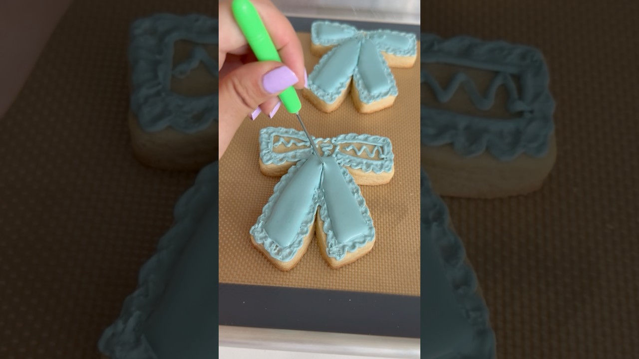 Bow cookie 🎀🩵 #cookiedecorating #royalicing #bakingideas #shortsfeed
