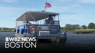 Clambakes and sightseeing in the Great Marsh offered aboard private cruises