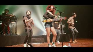 Flavia Coelho, El GatO Negro y Sidi Wacho - Bikini (live)