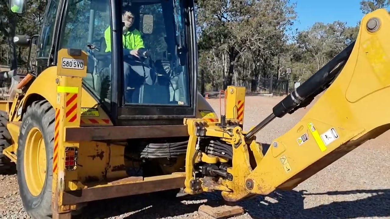 Testing for Movement on CAT 428E Backhoe - Very Tidy unit