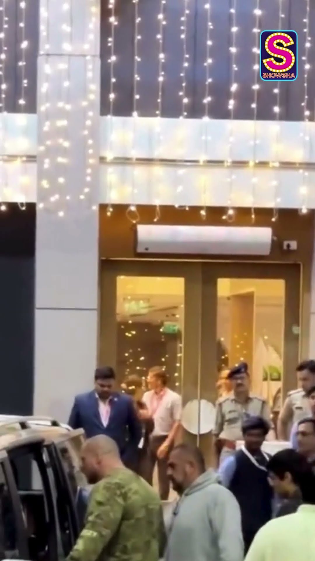 Maroon 5 Band Members Have Arrived In Mumbai And The Countdown Has Finally Begun | N18S | #shorts