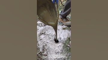 The safety net on the hillside is pulled by anchor cables!