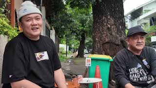 Kadang di warkop kadang di event               (Proses syuting sebelum bulan puasa)