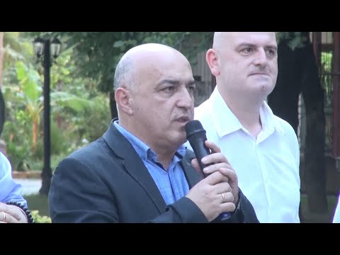 ზაზა ლომინაძე ქუთაისის მერობის კანდიდატ იოსებ ხახალეიშვილთან ერთად ძელქვიანის მოსახლეობას შეხვდ