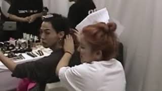 GD plays with seungri Resimi