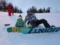 Ребенок в 3 три года катается на сноуборде. Детский сноуборд burton. Первый спуск.