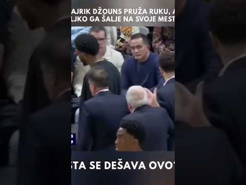 Tajrik Jones i Zeljko Obradovic pred kraj utakmice u raspravi. Sta je u pitanju?