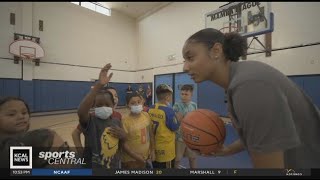 USC's Watkins hosts clinic at Boys & Girls Club