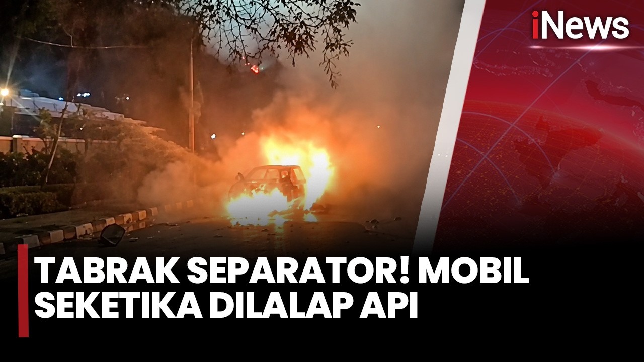 Mobil Listrik Ludes Terbakar Usai Tabrak Separator Busway! Pengemudi Selamat | iNews Siang 12/9