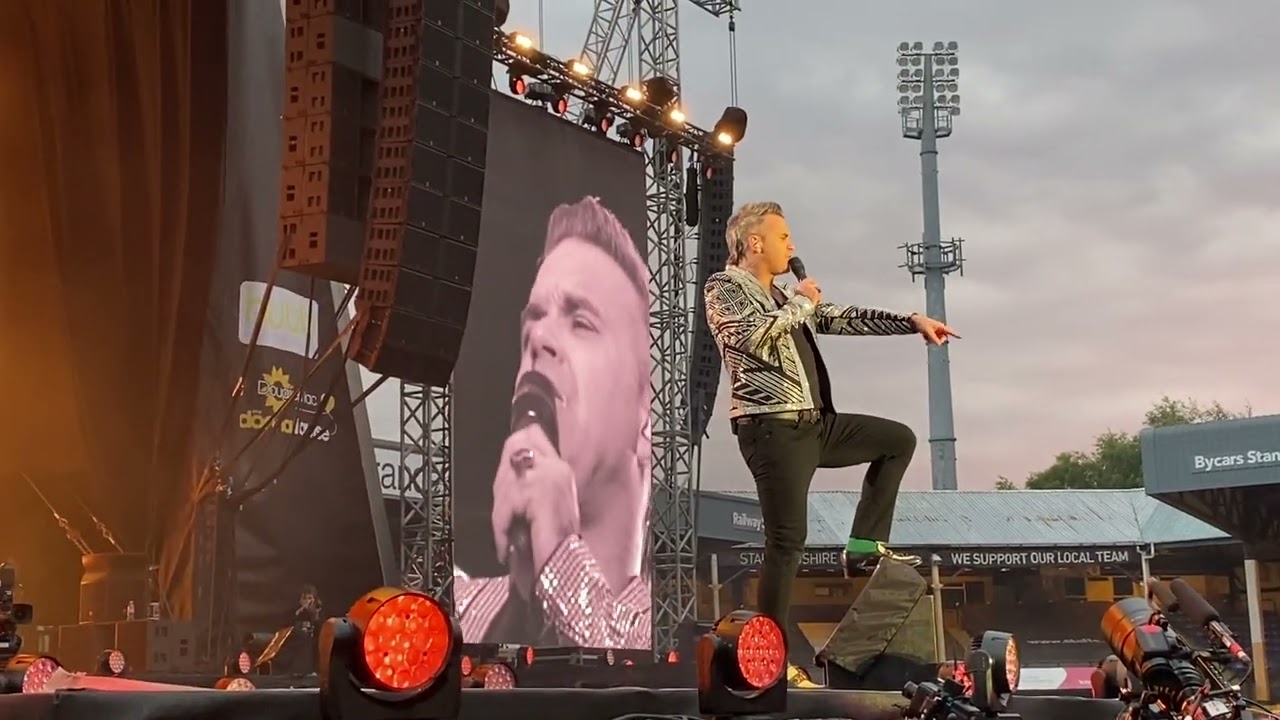 Robbie Williams Homecoming-Strong