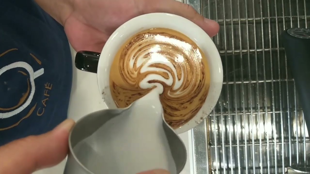 Pattern for slow pour rosetta cappucino 