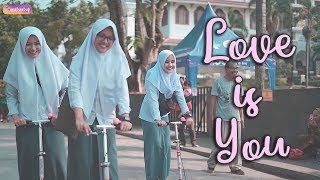 Miniatura de vídeo de "Cherrybelle - Love Is You [ Cover Taya, Reikhansa, Risma ] Putih Abu-abu"