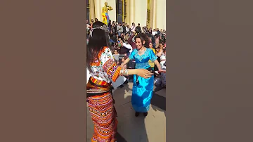 Danse Kabyle Au Trocadéro à Paris 