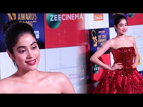 Beautiful Jhanvi Kapoor At Zee Cinema Awards 2019