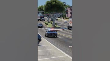 Bystander captures Del Perro unit responding Code 3