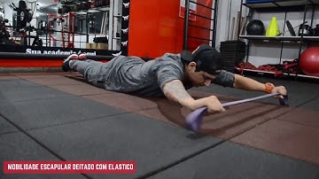 Mobilidade escapular deitado com elástico