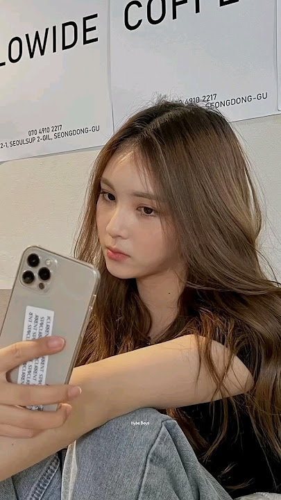 JEONGHAN has the prettiest sister💅🏼  #seventeen #jeonghan